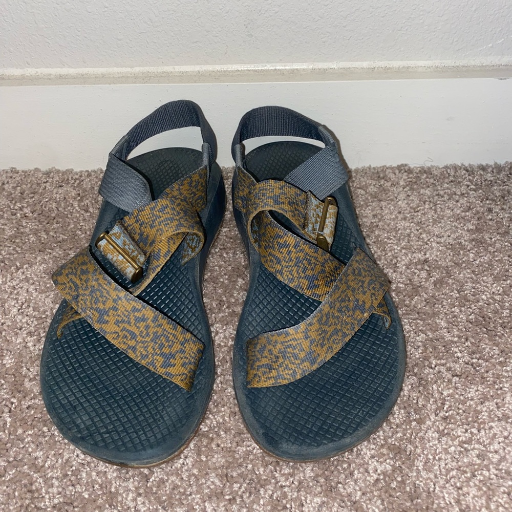 Textured Strapped chacos in Navy and Mustard